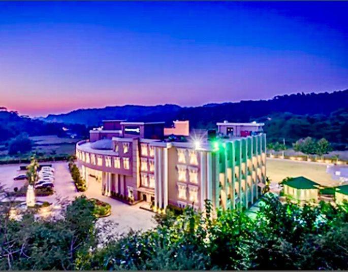 Golden Tulip Chandigarh, Panchkula Esterno foto
